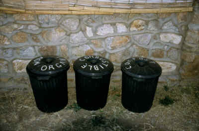 Da es im tiefsten Busch E-Mail und Internet gibt war ja fast vorherzusehen, aber da es auch Mlltrennung gibt war dann schon berraschend...